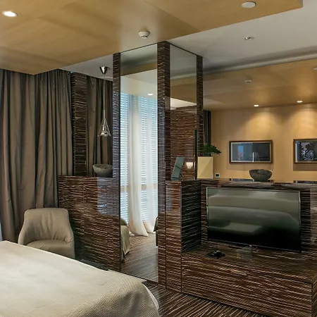 Romeo Hotel